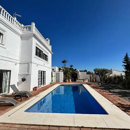 Villa 5 Beds With Private Pool Near - 5007 *
