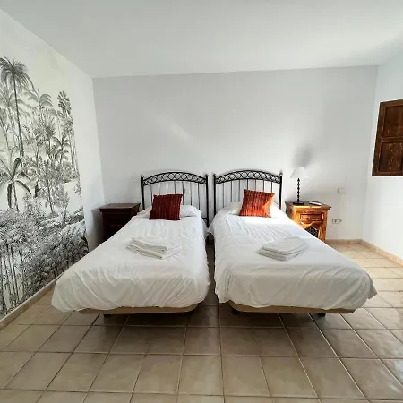 5 Beds With Private Pool Near - 5007 *